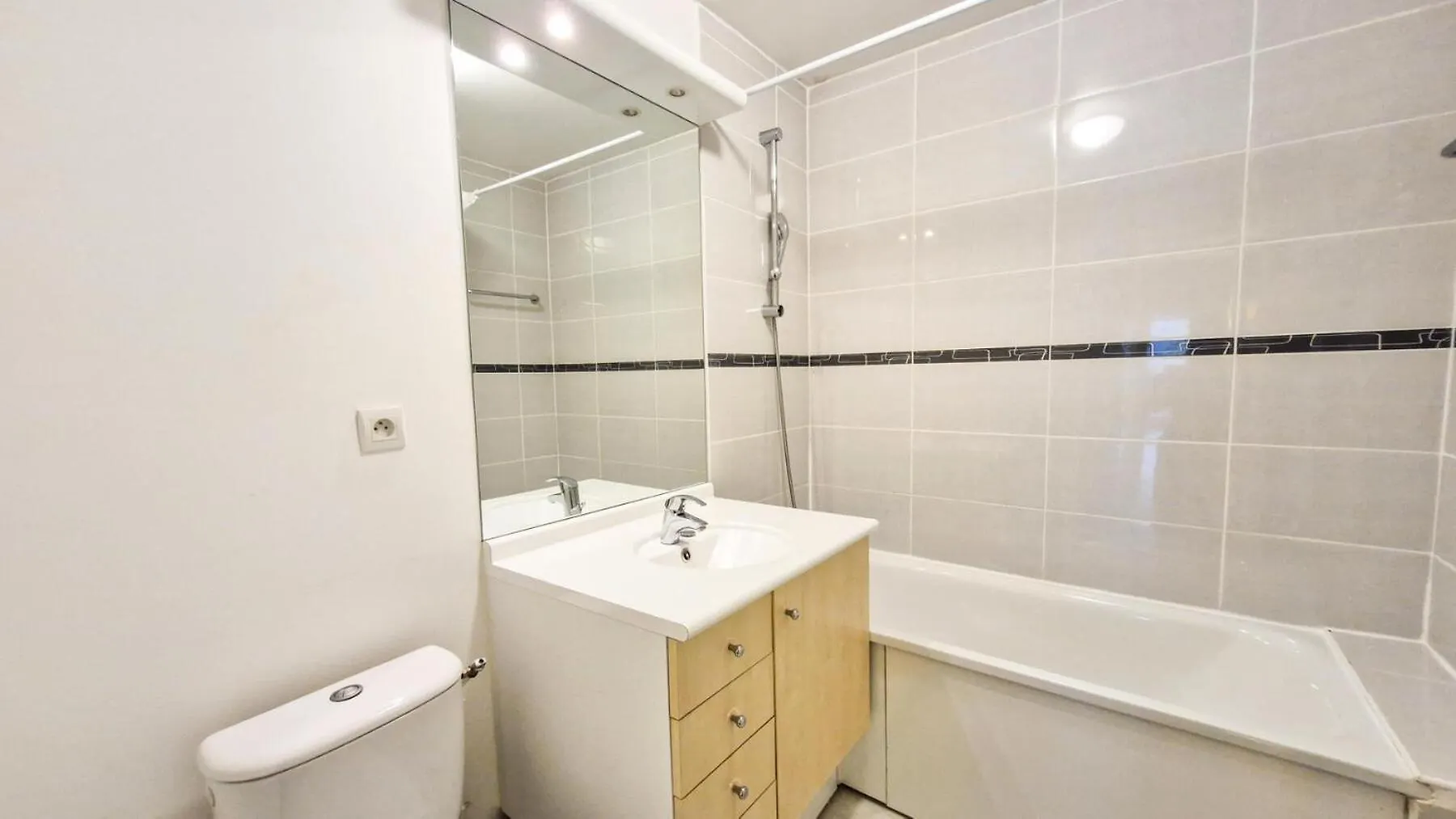 Апартаменты Residence Les Pleiades - Appartement Spacieux Et Lumineux - Centre Station - Balcon - Parking Couvert Mae-7354 Флен